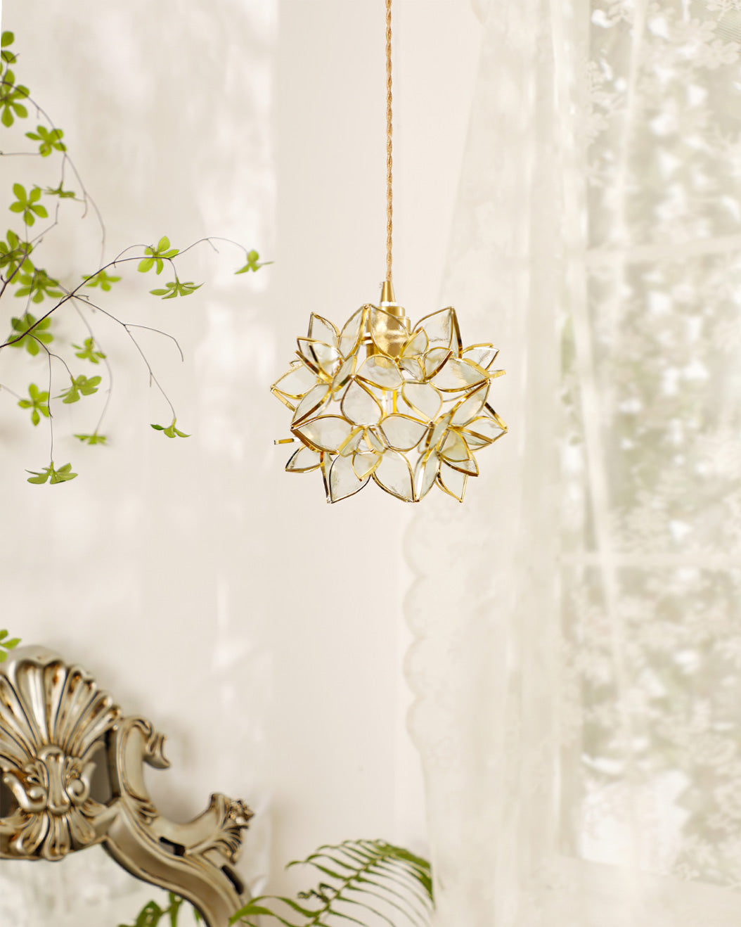 Elegant Capiz Shell Flower Pendant Lamp, Brass Finish, Dimmable, Modern Lighting